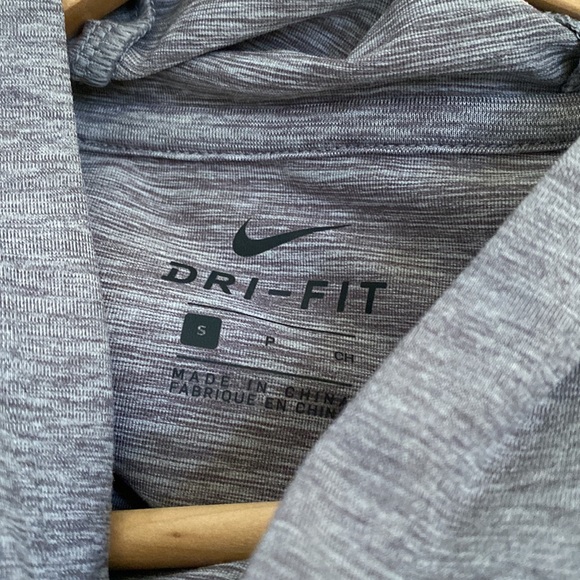 Nike dry fit hoodie like new condition - Picture 5 of 7